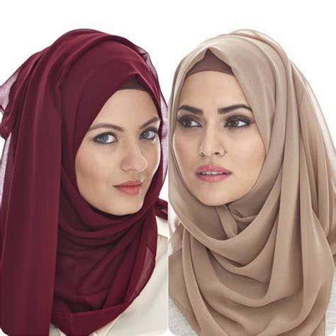 layered hijab styles.